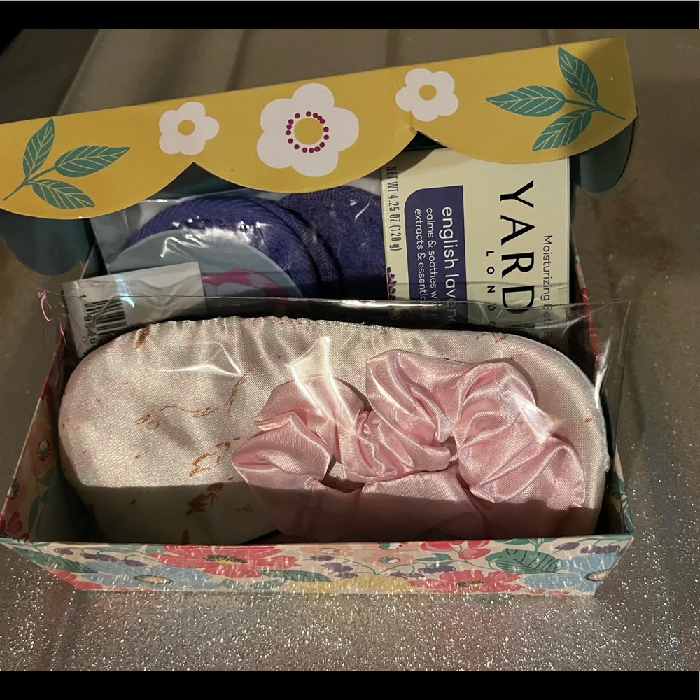 FLORAL DECORATIVE BOX - Picture 3 of 3